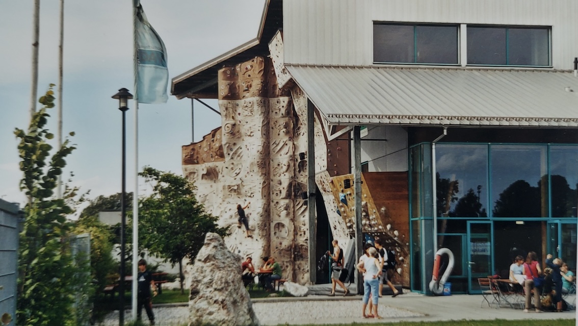 Alte Strukturwand im DAV Kletterzentrum Augsburg