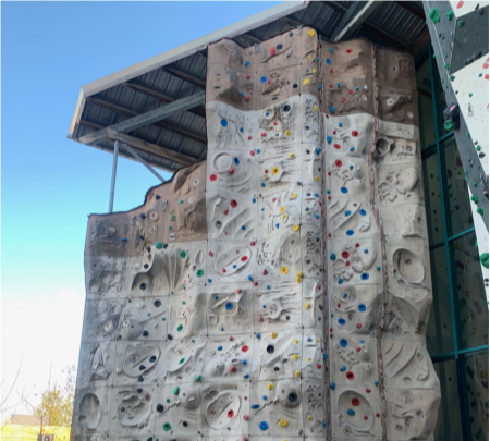 Strukturwand in der Kletterhalle