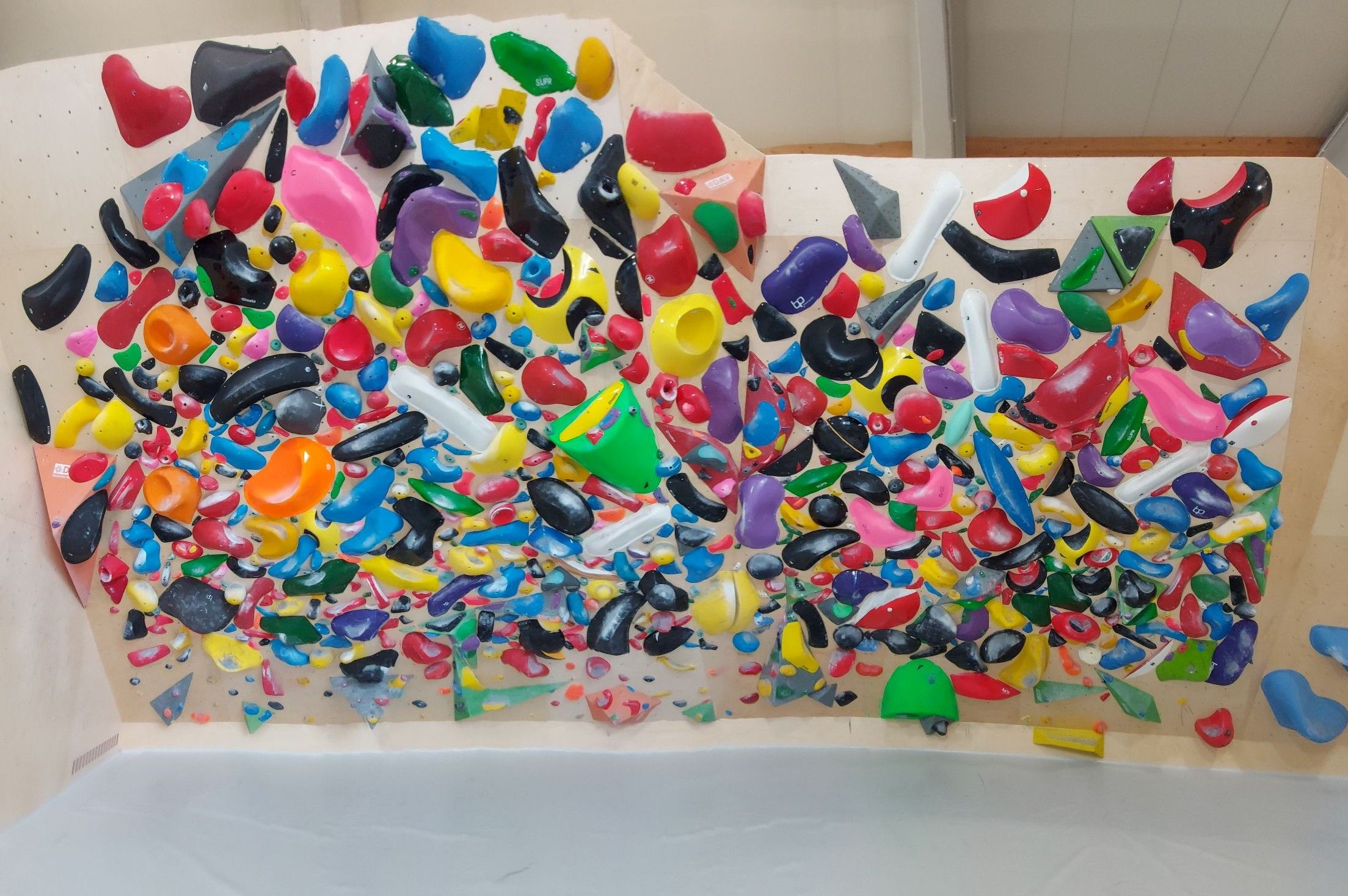 Bunte Spraywall mit vielen verschiedenen Griffen